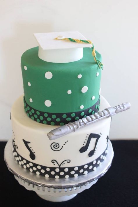 Did you participate in the marching band or concert band? Well then Maria's Kaketopia has the perfect graduation cake for all those musicians! #graduationcake Band Cake Ideas, Marching Band Graduation Cap, Marching Band Cupcakes, Graduation Party Ideas Marching Band, Marching Band Cake, Instrumental Cake Ideas, High School Graduation Cakes, Music Cakes, High School Graduation Party