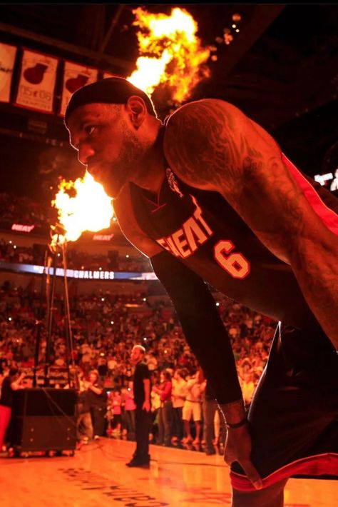 Heat Movie Wallpaper, Lebron James Aesthetic, Lebron Wallpaper, Lebron James Heat, Cold Palmer, Big Dawgs, Lebron James Dunking, Heat Lebron, Heat Movie