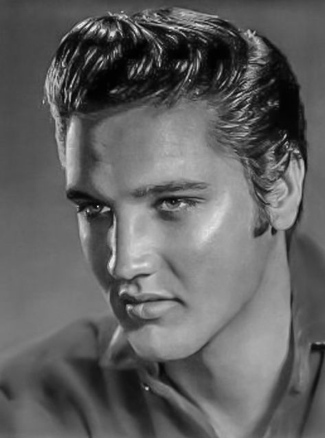 Elvis Black And White Photo, Elvis Poster Black And White, Black And White Elvis Pictures, Elvis Profile Picture, Elvis Presley Portrait Tattoo, Elvis Presley 70s, Black And White Elvis, Elvis Presley Tattoo, Elvis Presley Portrait