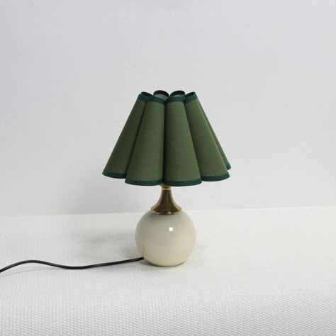 Duzy Handmade Scallop Shape Moss Green Fabric and Ceramic Base Table Lamp-50, 110-240v/50-60hz - Etsy.de Light Wood Texture, Green Lamp, Mini Lamp, Small Lamp, Ceramic Base, Beautiful Lighting, Lamp Holder, Moss Green, Live Light