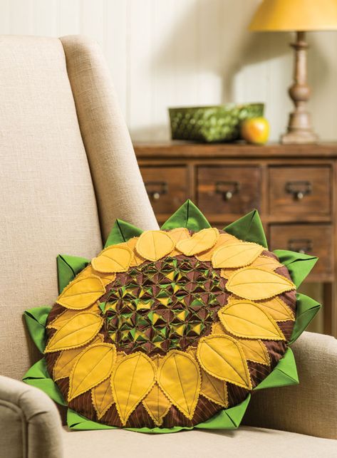 Sunflower Pillow Country Sampler Magazine, Sunflower Throw Pillows, Holiday Pillows Covers, Sunflower Crafts, Sunflower Pillow, Sunflower Quilts, Cute Cushions, Country Sampler, Applique Pillows