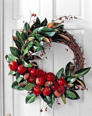 Pomegranite Yalda Night Ideas Decor, Yalda Decoration, Shab Yalda Decoration, Window Frame Crafts, Yalda Night, Apple Christmas, Christmas Fruit, Christmas Interiors, Holiday Floral