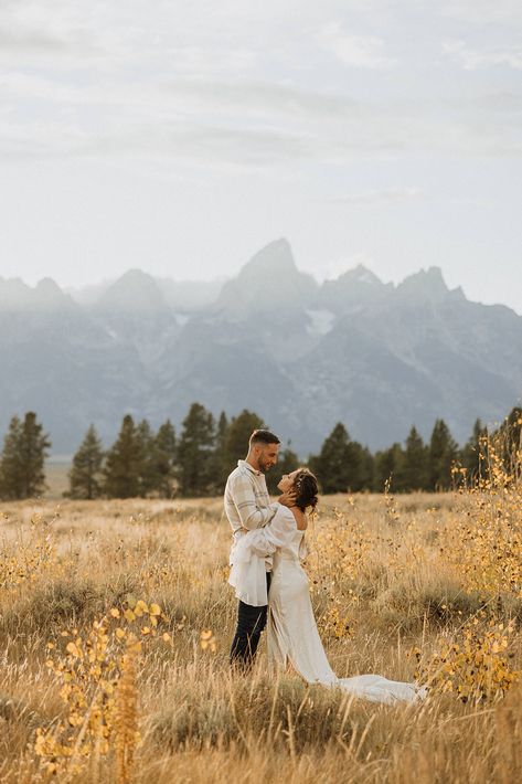 Oh, the Grand Tetons. The stark contrast between the rolling plains and the ruggedness of the mountains, the rich colors in the spring and fall, and the abundant wildlife make for a landscape that will be forever imprinted on your mind and heart. I love recommending this area for elopements for so many reasons: the views are unparalleled, the town is quaint and picturesque, and the proximity to Yellowstone is unbeatable! Check out my full guide on the blog and follow along for more inspiration. Mountain Elopement Photos, Yellowstone Elopement, Elopement Pictures Mountains, Elopement Aesthetic Mountains, Elopement In Montana, Elopement Photography Mountains, Nature Elopement, Providence Canyon, Mountain Top Elopement