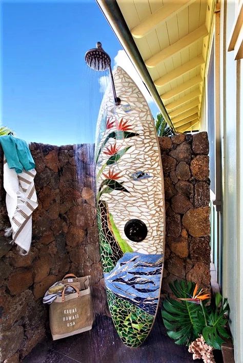 Outdoor Surfboard Shower Ideas, Mosaic Surfboard Ideas, Surfboard Mosaic, Painted Surfboard Ideas, Mosaic Surfboards, Mosaic Outdoor, Decoration Surf, Decorative Surfboard, Surf Room Decor