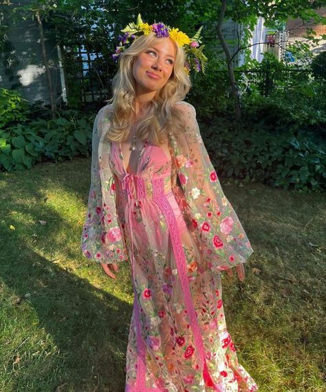 Midsummer Dress Aesthetic, Garden Party Aesthetic Outfit, Midsommar Party Outfit, Wildflower Outfit, Garden Fairy Aesthetic Outfit, Fairy Party Outfit, Summer Garden Party Outfit, Fairy Garden Dress, Midsummer Outfit