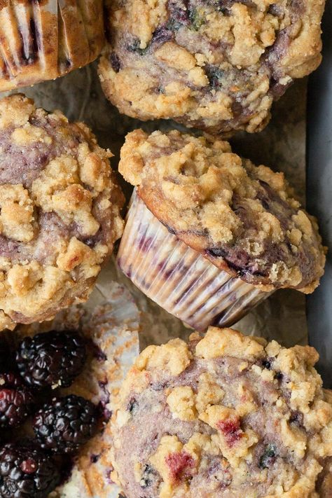 Blackberry Coffee Cake, Pumpkin Oatmeal Chocolate Chip Cookies, Blackberry Dessert, Blackberry Crumble, Blackberry Recipes, Coffee Cake Muffins, Berry Muffins, Cake Muffins, Cinnamon Muffins