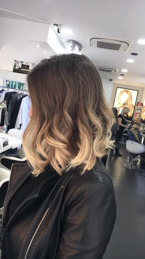 Brown Hair With Blonde Tips, Brown Hair With Blonde Ends, Blonde Hair Tips, Red Hair Inspiration, Short Ombre Hair, Blonde Tips, Colored Hair Tips, Brown Ombre Hair, Short Brown Hair