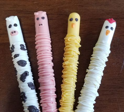 This listing is for a dozen (12) farm animals (cow, duck, pig, chicken) chocolate covered pretzel rods complete with plastic baggie and matching curling ribbon. Please let me know in the Notes section when you need your order by. My character lollipops and chocolate covered cookies are a great addition to any party and are popular party favors. I have hundreds of designs and colors to choose from, so if you do not see your theme listed in my shop, please contact me. My standard listings usually Chocolate Pretzel Rods, Covered Pretzel Rods, Cookie Party Favors, Chocolate Covered Pretzel, Chocolate Covered Cookies, Lollipop Party, Chocolate Covered Pretzel Rods, Chicken Treats, Pretzel Dip