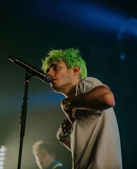 Awsten Knight Green Hair, Green Mnm, Green Hair Guy, Waterparks Band, Mr Knight, Water People, La Dispute, Awsten Knight, American Graffiti