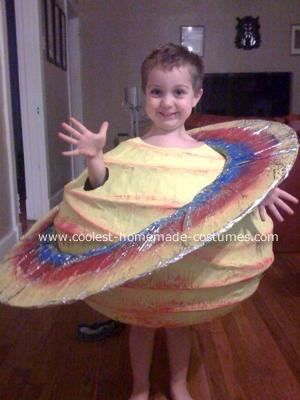 "My 3 year old son is obsessed with space. He spouts off all sorts of facts about the solar system and universe."  Guess what his favorite planet is. Neptune Costume, Saturn Costume, Fun Brownies, Facts About The Solar System, Planet Costume, Space Party Costumes, Space Costume, Planet Neptune, Costume Family