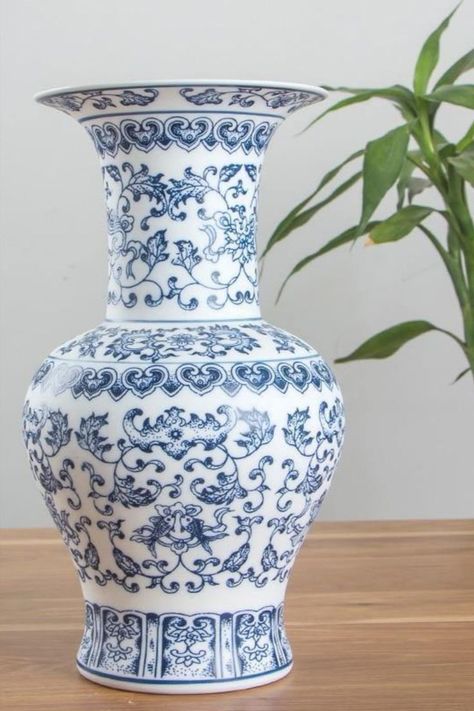 Chinese Objects, Chinese Pottery Pattern, Chinese Pottery Ceramics, Traditional Vases, Chinese Temple, Chinese Decor, Traditional Pottery, Chinese Vase, Chinese Pottery