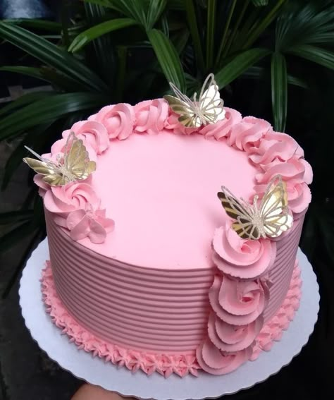 Buttercream Cake Designs, Butterfly Birthday Cakes, Chocolate Cake Designs, Birthday Cake Decorating Ideas, Buttercream Cake Decorating, Cake Decorating With Fondant, Simple Cake Designs, Cake Decorating Piping, Irish Cottage