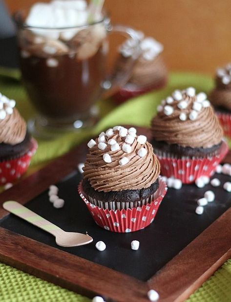 Hot Chocolate Frosting, Best Chocolate Frosting Recipe, Fancy Deserts, Hot Chocolate Cupcakes, Beaux Desserts, Easy Frosting, Chocolate Frosting Recipes, Moon Wolf, Homemade Frosting