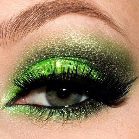 Tinkerbell Makeup, Extreme Make-up, Green Eyeshadow Look, Festival Make Up, Witch Makeup, Glitter Eye Makeup, Best Eyeshadow, Beauty Make-up, Green Eyeshadow