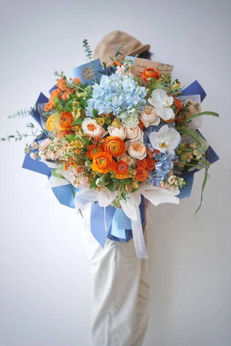 Orange Bouquets, Luxury Flower Bouquets, Flower Box Gift, Boquette Flowers, Flower Gift Ideas, Flowers Bouquet Gift, Nothing But Flowers, Flower Studio, Bouquet Arrangements