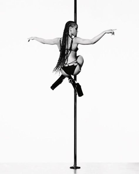 Pole Poses Photo Shoots, Pole Fitness Inspiration, Dancer Lifestyle, Edna Mode, Pole Moves, Dance Project, Fka Twigs, Pole Dance, Dance Photography