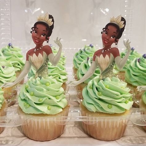 Ever After Cinderella, Frog Ideas, Princess Tiana Party, Princess Tiana Birthday Party, Tiana Birthday Party, Frog Cupcakes, Frog Baby Showers, Birthday 15, Princesa Tiana