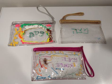 Decorate your own Matzah / Afikoman Bag Kiddush Cup, Passover Seder, Puff Paint, Bag Craft, Index Cards, Zipped Bag, Passover, How To Look Pretty, Pencil Case