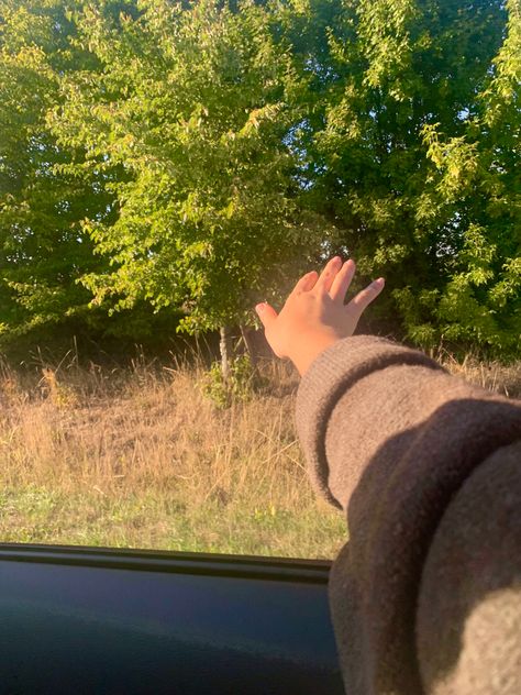 Hand out the window this was so freeeeingggggg ahhh i love summer #summer #aestetic #drives #hand #carwindow #freedom Freedom Asthetic Picture, Hand Out The Window Aesthetic, Freedom Astethic, Living In The Moment Aesthetic, Offline Aesthetic, Sadie Core, Freedom Vibes, Aesthetic Freedom, Phoebe Core