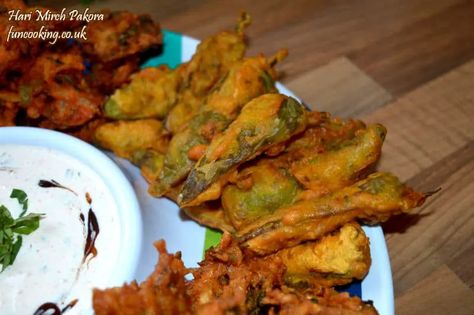 Pakora platter - Funcooking Recipes For Ramadan, Ramzan Recipes, Ramzan Recipe, Chicken Pakora, Samosa Recipe, How To Make Eggs, Iftar Recipes, Pakora Recipes, Popular Snacks