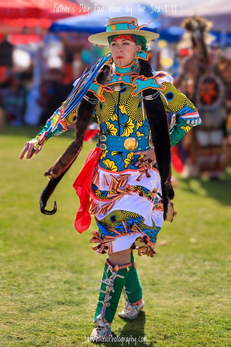 Fancy Dancers Pow Wow, Native American Jingle Dress, Jingle Dancer, Jingle Dress Dancer, Powwow Outfits, Pinterest Photography, Native American Dance, Jingle Dress, Native American Regalia