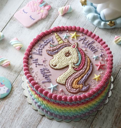 unicorncakepops #cakedecoratorsofinstagram #p Simple Unicorn Cake Design, Unicorn Number Cake, Pink Birthday Cake Ideas, Birthday Party For Adults, Barbie Themed Birthday Party, Barbie Themed Cake, Unicorn Cake Design, Unicorn Birthday Party Cake, Picture Cake