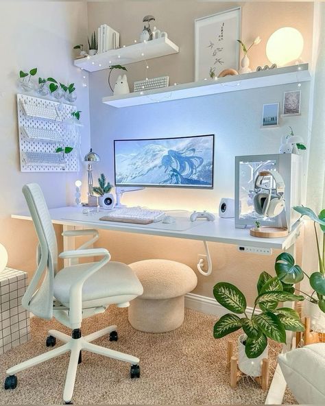 Cute Home Office Desk, Office Interior Design Multiple Monitors, Navy Blue Gaming Setup, Standing Desk Setup, Geek Room, Bilik Idaman, Cozy Desk, Cozy Office, Cozy Home Office