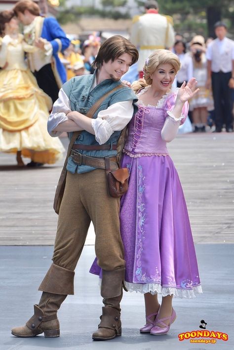 Flynn Ryder and Rapunzel Flynn Ryder And Rapunzel, Tangled Cosplay, Flynn Rider And Rapunzel, Flynn Ryder, Rapunzel Cosplay, Rapunzel And Flynn, Flynn Rider, Disney Cosplay, Group Costumes