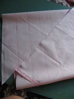 Continuous Bias Binding, Bias Tape Tutorial, Sewing Bias Tape, Quilt Binding Tutorial, Modern Quilting Designs, Binding Tutorial, Quilt Binding, Bias Binding, Quilting Techniques