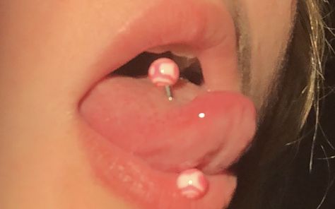 Acrylic Tongue Piercing, Hello Kitty Tounge Piercing, Tung Persings, Tounge Piercing Pink, Tounge Piercing Y2k, Aesthetic Tounge Piercings, Cool Tounge Piercing, Tounge Piercing Jewelry Cute, Tongue Piercing Jewelry Aesthetic