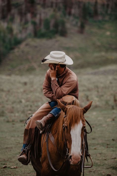 Horse Portrait Photography, Country Man, Cowboy Photography, Cowboy Ranch, Cowboy Romance, Man On Horse, Cowboy Aesthetic, Western Photography, Cowboy Horse