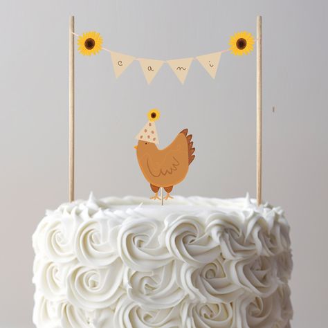 Organize a beautiful and tender birthday with warm colors and decorate the cake with this farm-themed template. Edit, print, and cut quickly and easily. ---------------------------------------------------------------------- ➺ Matching templates: https://www.etsy.com/shop/WodiPartyKits?ref=dashboard-header&search_query=BD02 ---------------------------------------------------------------------- ➺ This is a digital, PDF file that you can download after your purchase. In the PDF you will find links Farm Animal Cake, Animal Cake Toppers, Farm Party Decorations, Farm Animal Cakes, Cake Toppers Birthday, Hen Farm, Printable Birthday Banner, Chicken Cake, Daisy Farm