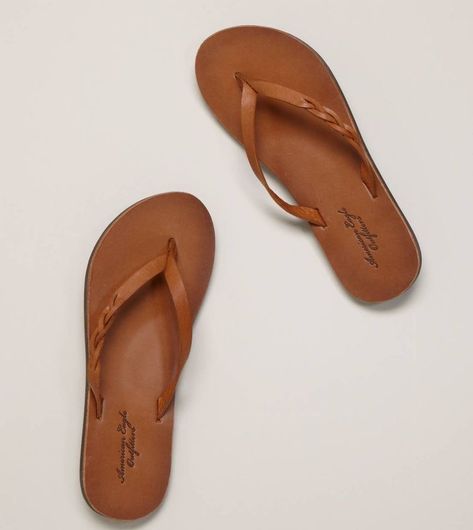 Kolhapuri Chappals, Sandal Kulit, Best Flip Flops, Brown Flip Flops, Comfy Sandals, Handmade Sandals, Leather Flip Flops, Boracay, Leather Slippers