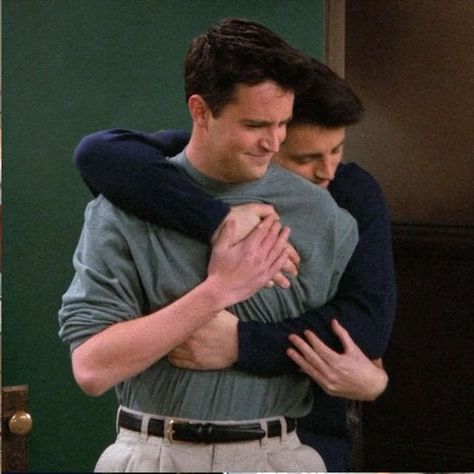 Matt Leblanc Friends, Chandler And Joey, Chandler Friends, Joey Chandler, Friends Best Moments, Friends Scenes, Matt Leblanc, Friends Episodes, Joey Tribbiani