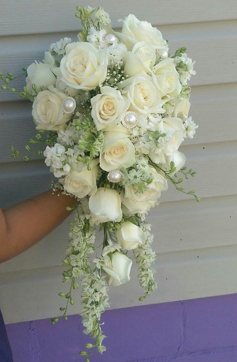 Bride Bouquets White Elegant Cascade, Draping Bride Bouquet, Cascade Rose Bouquet, White Waterfall Bouquet, All White Bridal Bouquet Cascading, Wedding Bouqette Of Flowers, Bridal Flower Ideas, 2023 Bouquet Trends, Bride Bouquets Cascade