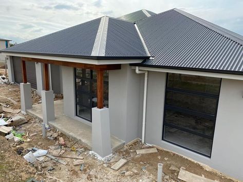 Grey Roof House Colors Paint, Hebel House Exterior, House And Roof Color Combinations, Grey Facade House, Tile Roof House Exterior Colors, Monument Roof, Modern Coastal Exterior, House Gutters, Plaster House