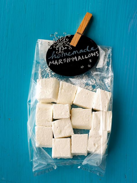 peak-through-package-sweets-e5176e25 Chalkboard Gift Tags, Gifts Homemade, Diy Food Gifts, Small Chalkboard, Homemade Food Gifts, Christmas Food Gifts, Homemade Marshmallows, Edible Gifts, Creamy Chocolate