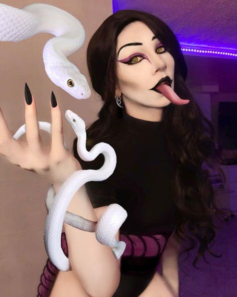 Orochimaru Cosplay, Halloween Costume Outfits, Persona 5, Costume Outfits, Cosplay Outfits, Maquillaje De Ojos, Halloween Makeup, Halloween Costume, Persona