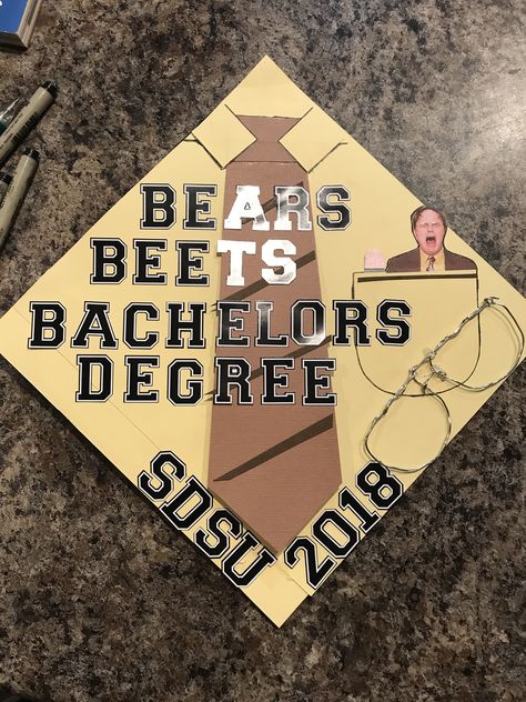 Bears, beets, bachelors degree. Dwight and The Office got me through my last semester of senior year at South Dakota State University. Cheers to them. Future Lpn, Funny Grad Cap Ideas, Degree Cap, Graduation Cap Designs College, Grad Hair, Senior Year Things, Senior Year Fun, College Grad Cap Ideas, Graduation Cap Decoration Diy