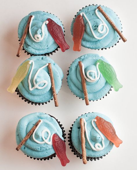 Fishing Themed Desserts, Easy Fish Cake Birthday, Fishing Desserts, Fish Baby Shower Theme, Fishing Baby Shower Ideas, Ofishally One Birthday Cake, Fishing Cake Ideas, Dad Cupcakes, Fishing Birthday Cake