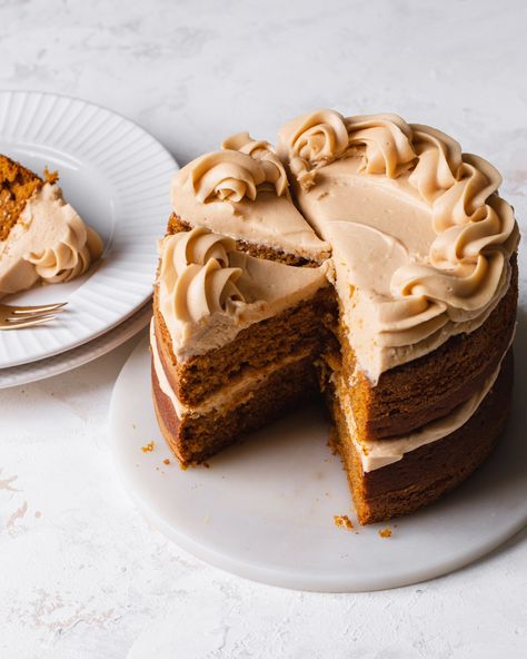 Pumpkin Cake with Coffee Cream Cheese Frosting — Style Sweet Cake With Coffee, Pumpkin Cake Recipes, Best Carrot Cake, Watercolor Cake, Pumpkin Spice Cake, Cream Cheese Frosting Recipe, Cheese Tasting, Christmas Tree Cake, Tree Cakes