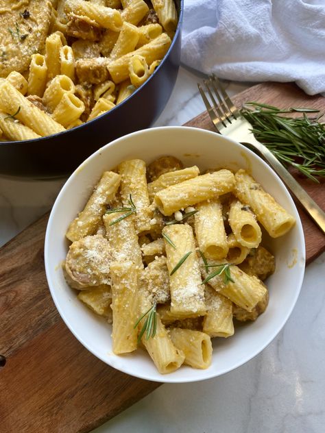 Butternut Squash Pasta with Chicken Sausage - Emma's Plate Pasta With Chicken Sausage, Chicken Sausage Pasta, Sausage Parmesan, Frozen Butternut Squash, Butternut Squash Sauce, Pasta With Chicken, Chicken Apple Sausage, Butternut Squash Pasta, Sage Sausage