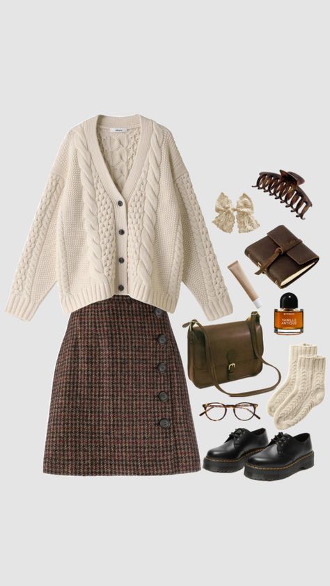 #lightacademia #aesthetic #academiacore #cottagecore #aesthetic #brown #inspo #outfit #cozy #outfitinspo #ootd #fashion #style #fall #cardigan #folklore Winter Cottagecore Outfit, Winter Cottagecore, Cottagecore Outfit, Fall Cardigan, Aesthetic Brown, Lit Outfits, Inspo Outfit, Cottagecore Aesthetic, Style Fall