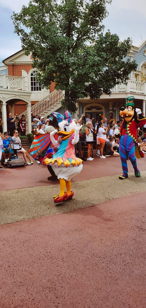 Parade disney characters at magic kingdom Parade Aesthetic, Disney World Parade, Disney Fits, Disney Parade, International Trip, Disney Adult, Disney Pics, Fab Five, Vision Board Pictures