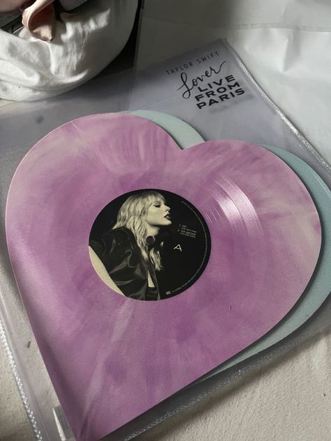 Lover Live From Paris, Heart Vinyl, Vinyl Aesthetic, Taylor Swift Music, Vinyl Cd, Taylor Swift Album, Taylor Swift Lyrics, Birthday Wishlist, Taylor Alison Swift