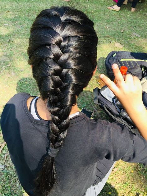 French Braids Black Hair, Braided Ponytail Black Hair, Simple Volleyball Hairstyles, Hair Braid Indian, Cute Volleyball Hairstyles, Cute Sporty Hairstyles, Volleyball Hair, Track Hairstyles, French Braid Ponytail