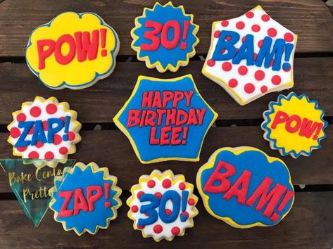 Super Hero Cookies, Decorated Cookies Royal Icing, Birthday Decorated Cookies, Superhero Cookies, Super Hero Birthday, Cookies Royal Icing, Icing Techniques, Batman Birthday, Superhero Birthday Party