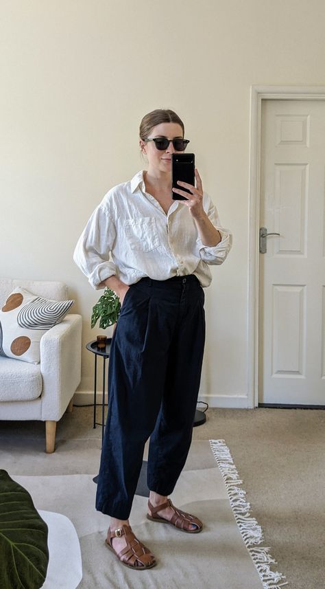 Navy Sandals Outfit, Outfit With Linen Shirt, Brown Fisherman Sandals Outfit, Brown Leather Sandals Outfit, Sandals Work Outfit, Striped Linen Pants Outfit, Leather Sandals Outfit, Brown Sandals Outfit, Fisherman Sandals Outfit