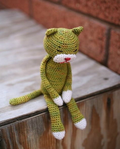 chat crocheté : Tous les messages sur chat crocheté - Tout sur le crochet et les "Amigurumis"! Kat Haken, Chat Crochet, Amigurumi Minta, Crocheted Cat, Crochet Mignon, Confection Au Crochet, Crochet Cat Pattern, Knitted Cat, Crochet Gratis