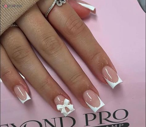 Bow Acrylic Nails, French Tip Acrylics, Fake Nails White, Nails Short Square, French Tip Press On Nails, Press On Nails Short, White French Tip, Nails Cute, French Tip Acrylic Nails